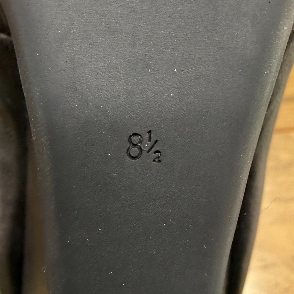 Tory Burch Chelsea Wedge Pump 8.5 M Black Leather Gold Logo Office Modern Church - Picture 11 of 11